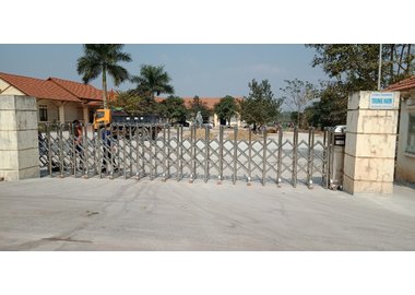 Thi công cổng xếp inox tại Bắc Giang